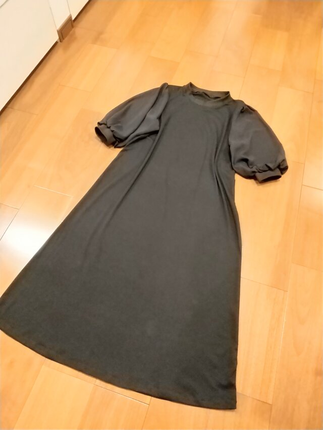 コットンにお袖はシースルーのパフスリーブワンピース