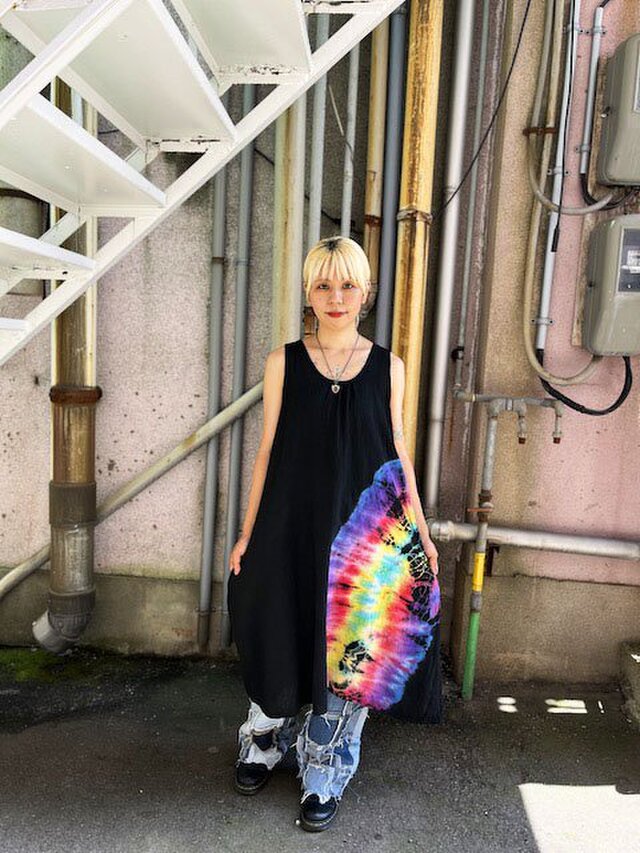 タイダイ染め　新型ノースリーブワンピース 　ブラックビューティ　美しい染め色ブラックに虹色オーロラ模様 HD20-11