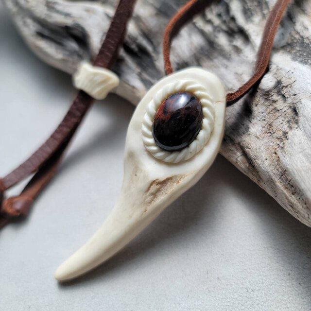 鹿の角 紅十勝石のとんがりペンダント