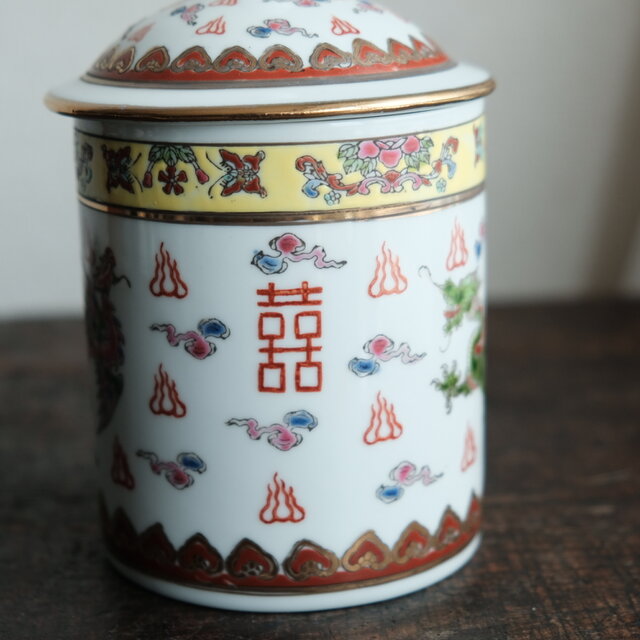 チャイナレトロで可愛い◇中国景徳鎮 赤絵金彩蓋付マグカップ 中華
