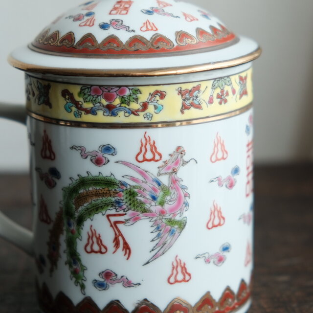 チャイナレトロで可愛い◇中国景徳鎮 赤絵金彩蓋付マグカップ 中華