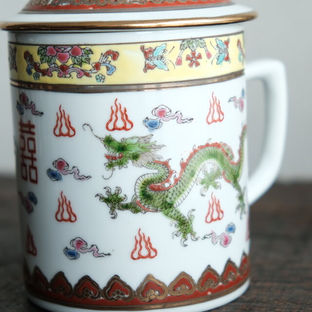 チャイナレトロで可愛い◇中国景徳鎮 赤絵金彩蓋付マグカップ 中華