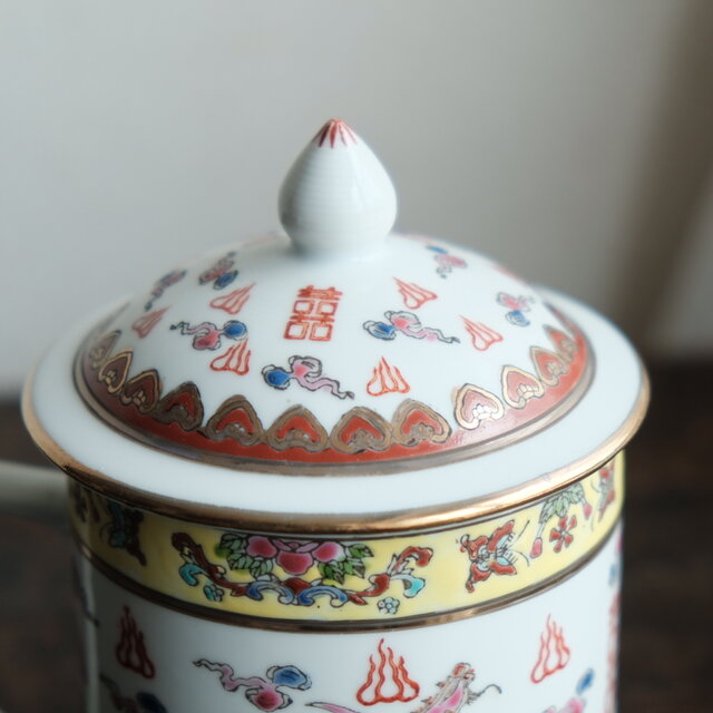 チャイナレトロで可愛い◇中国景徳鎮 赤絵金彩蓋付マグカップ 中華