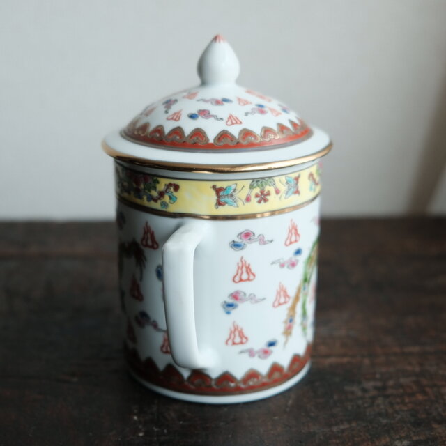 チャイナレトロで可愛い◇中国景徳鎮 赤絵金彩蓋付マグカップ 中華