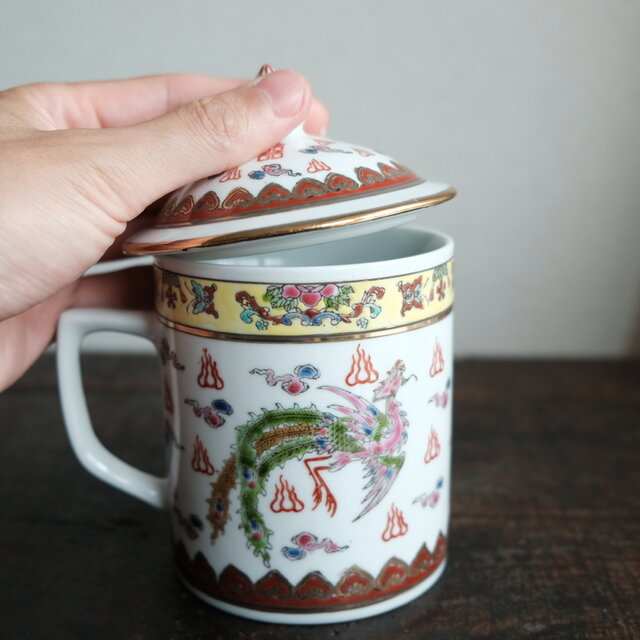 チャイナレトロで可愛い◇中国景徳鎮 赤絵金彩蓋付マグカップ 中華