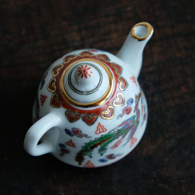 チャイナレトロで可愛い◇龍と鳳凰。中国産 赤絵金彩小ぶり急須