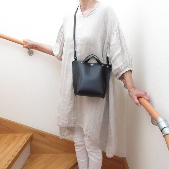 《牛革》新作☆サックっと持てる♪２WAYショルダーバッグ・スムースブラック・0120