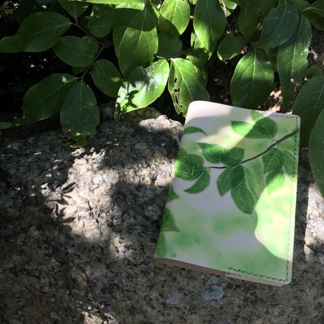 本革　森　こもれび　ブックカバー