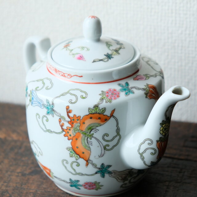 チャイナレトロで可愛い◇花と蝶々。中国景徳鎮 色絵急須 茶器