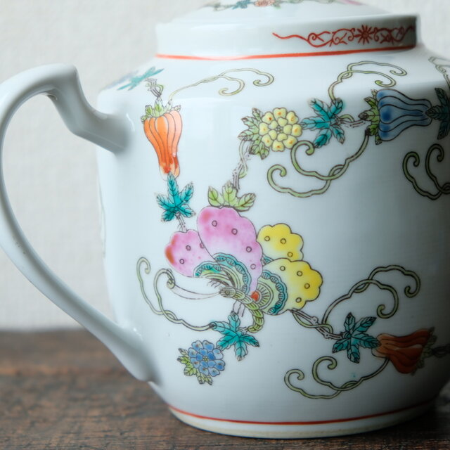 古美術品◼️蝶々が飛び跳ねている様な可愛い雰囲気の壺、壷、花瓶、徳利？ 古美術品◼️蝶々が飛び跳ねている様な可愛い雰囲気の壺、壷、