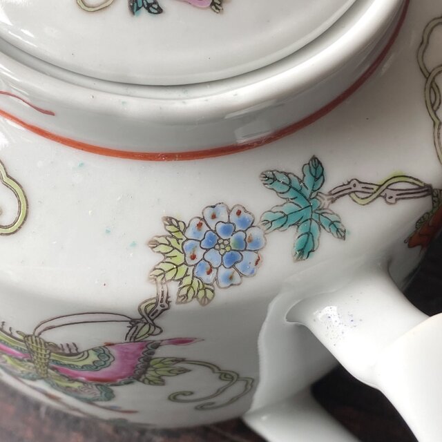 チャイナレトロで可愛い◇花と蝶々。中国景徳鎮 色絵急須 茶器 器