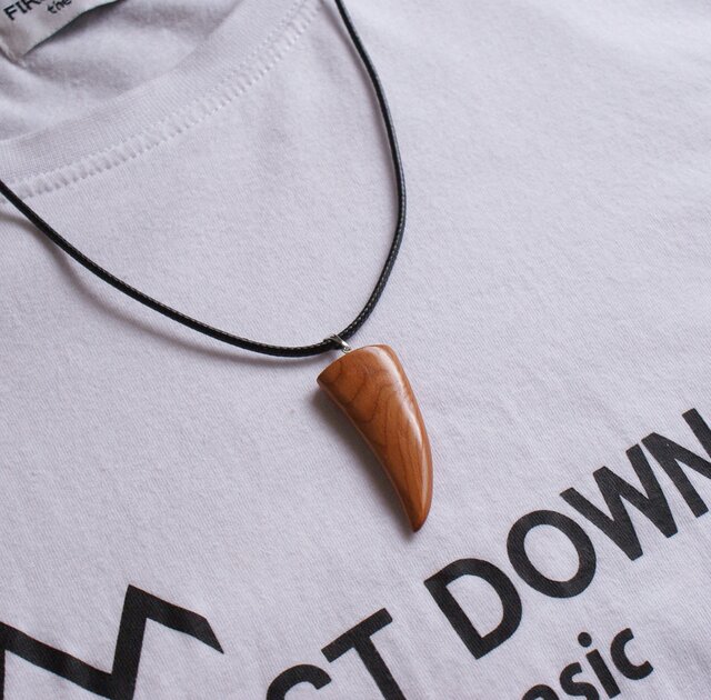 銘木材の輝き煌めく木製ネックレス | iichi 日々の暮らしを心地よく