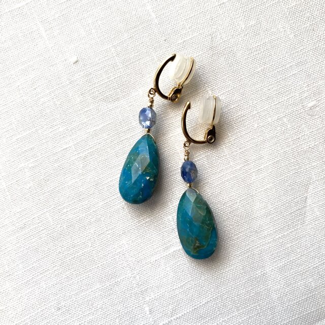 ペルー産ブルーオパールとカイヤナイトのイヤリング