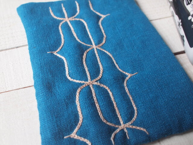 アイヌ刺繍の鍋つかみ リネンのエメラルドグリーンクに柿渋染め糸