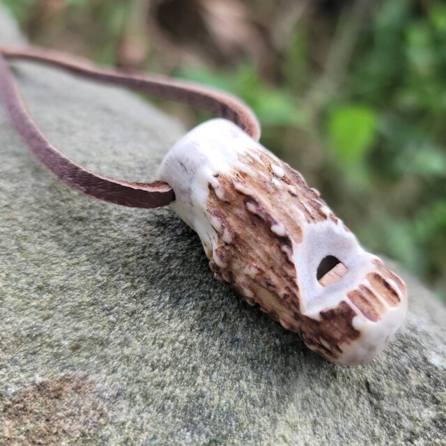鹿の角笛 革紐ストラップ
