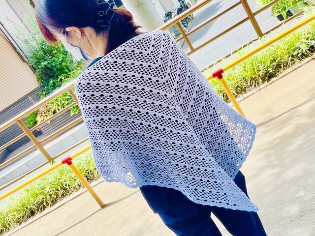 かぎ針編みのグラデーションカラー三角ショール | iichi 日々の