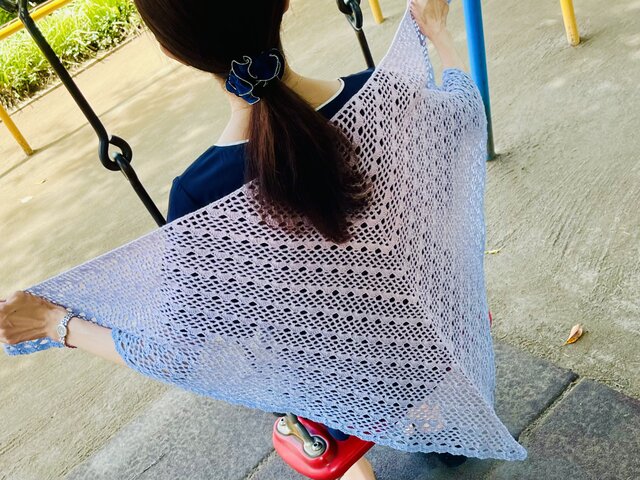 かぎ針編みのグラデーションカラー三角ショール | iichi 日々の