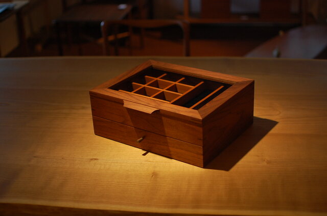 イタリア ジュエリーボックス ブライヤーウッド ハンドメイド 鉋を使ってジュエリーボックスを作るプロセス。日本の職人による