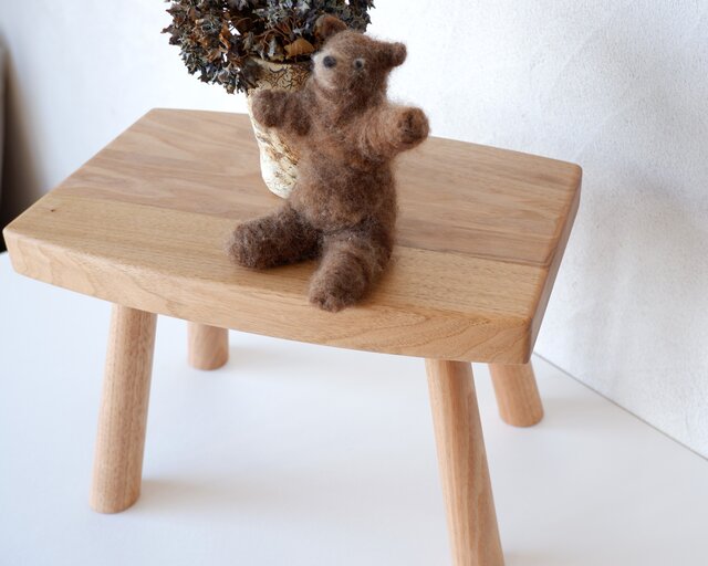 くるみの木の中くらいのスツール | iichi 日々の暮らしを心地よくする