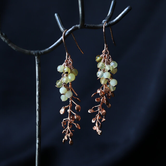 イエローオパールとナズナのピアス