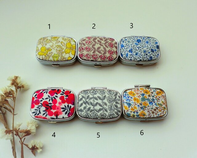 リバティプリントのピルケース（アクセサリーケース）（スクエア