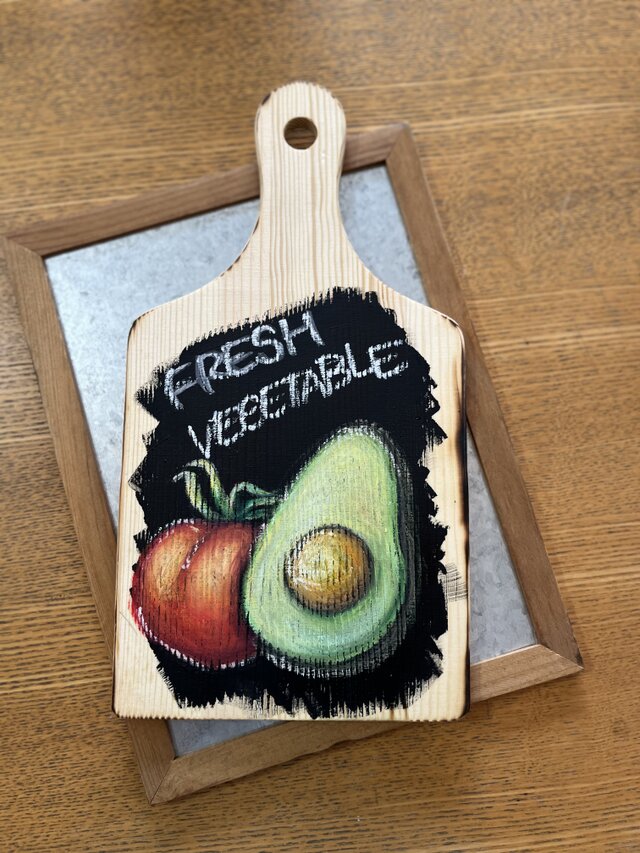 カッティングボードにチョークアート
