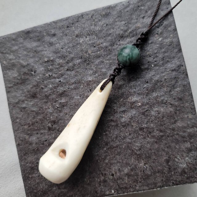 鹿の角笛 ストラップ 神居古潭石(グリーンカラー)