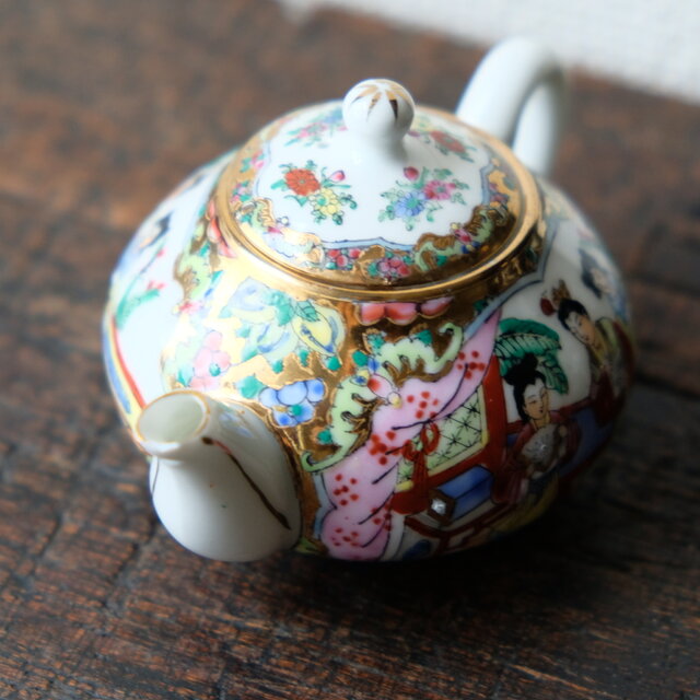 アウトレット品】花と皇女と蝙蝠◇カラフルで可愛い。中国産 色絵金彩