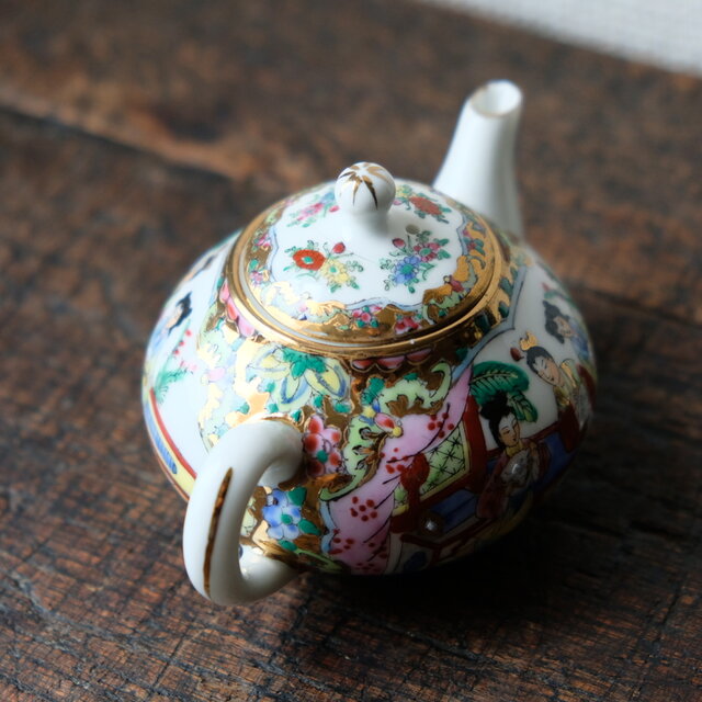 アウトレット品】花と皇女と蝙蝠◇カラフルで可愛い。中国産 色絵金彩