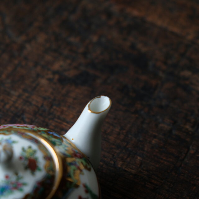 アウトレット品】花と皇女と蝙蝠◇カラフルで可愛い。中国産 色絵金彩