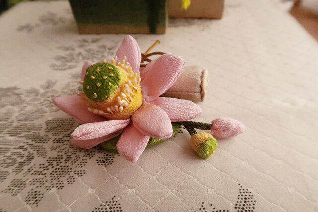ちりめん細工、蓮と蓮根＃2 | iichi 日々の暮らしを心地よくする