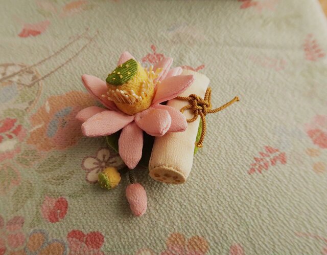 ちりめん細工、蓮と蓮根＃2 | iichi 日々の暮らしを心地よくする