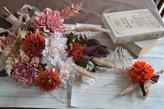 テラコッタのダリア秋クラッチブーケ＊ブートニア | iichi 日々