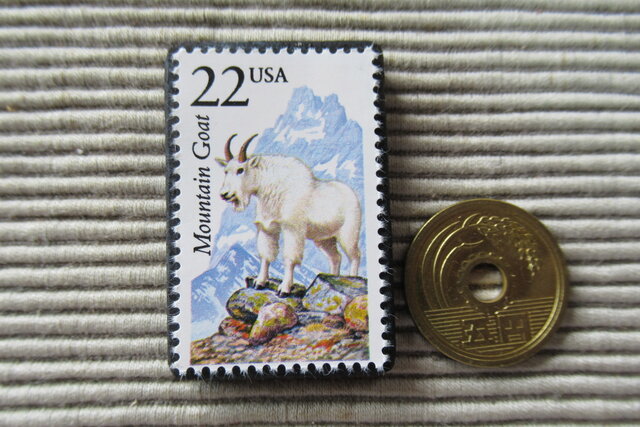アメリカ 野生動物切手ブローチ 8821 iichi 日々の暮らしを心地よくするハンドメイドやアンティークのマーケットプレイス