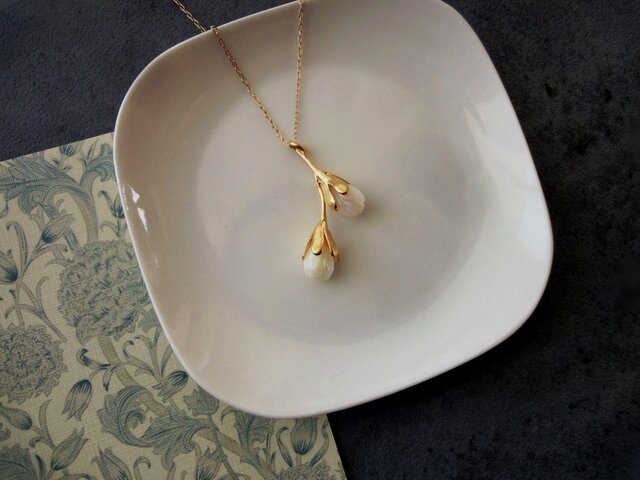 14kgf白蝶真珠蓮カービングネックレス 白蝶真珠蓮の花カービング＊ネックレストップ 白蝶真珠蓮の花