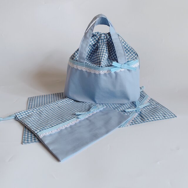 持ち手付きお弁当3点セット　ブルーギンガム×ステッチリボン