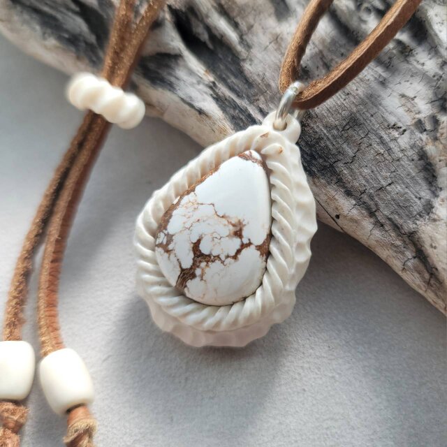 鹿の角 ワイルドホースのペンダント