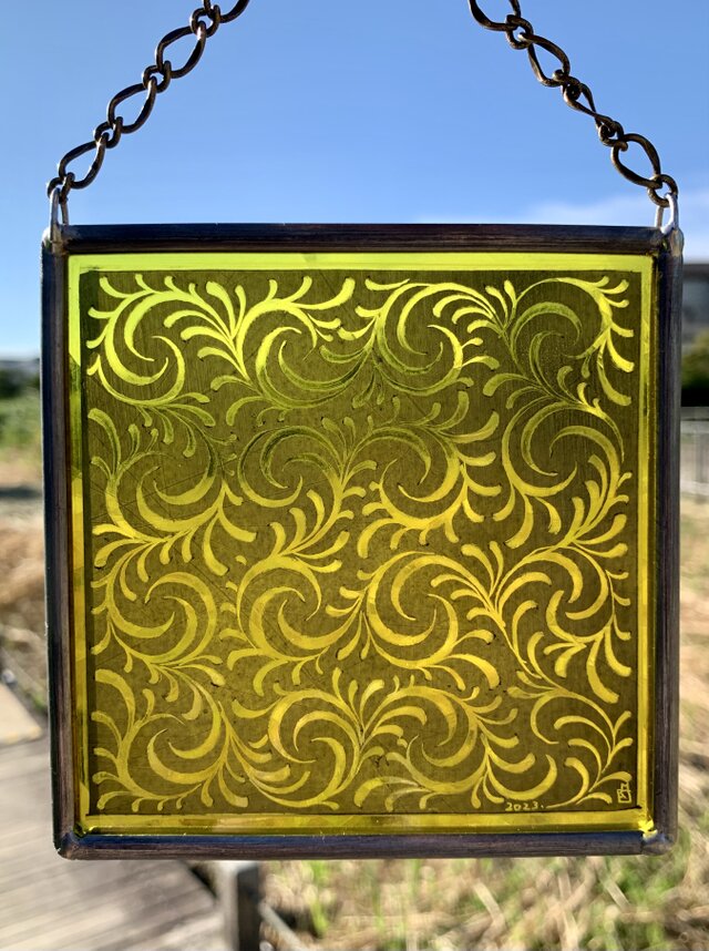 アラベスク模様の四角いオーナメント