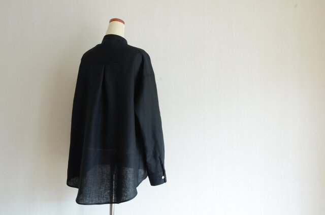リネンのピンタックプルオーバーブラウス リネン100% ブラック iichi 日々の暮らしを心地よくするハンドメイドやアンティークの