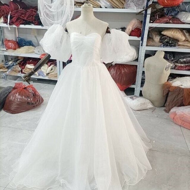 ウェディングドレス人気上昇！ウエディングドレス 取り外し袖 編み上げ リボン 花嫁/結婚式