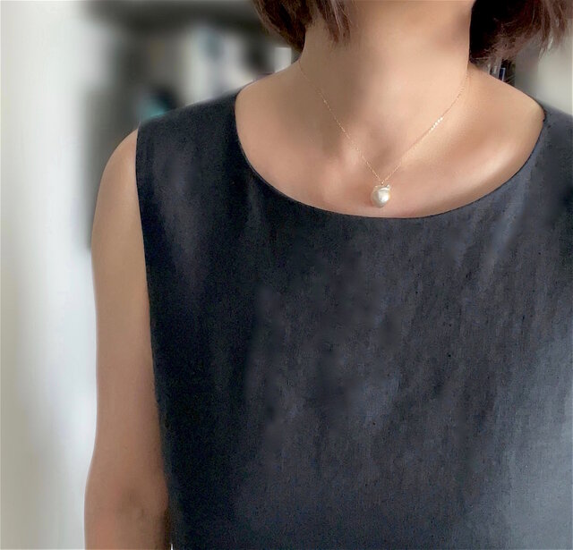 いびつな形と2色の色が味わえる 南洋パールのペンダント(K14gf