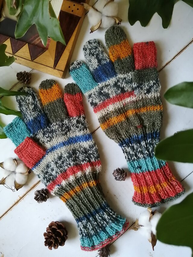 秋のランデブー～オパール毛糸のスマホ対応５本指手袋 | iichi 日々の