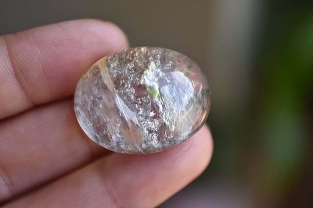 【月末SALE】✧手掘り 虹 ブラジル産 ガーデンクォーツ BIGうさぎ✧ 虹と貫入☆ホワイトガーデンクォーツs971 | iichi 日々の暮らしを