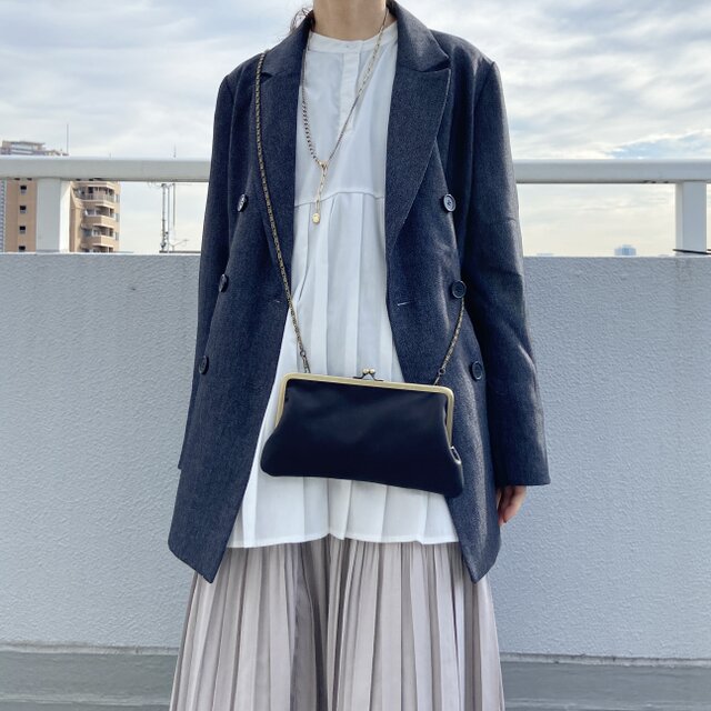 スマホと必需品で軽快に！横長がま口スマホポシェット＊ホースレザー