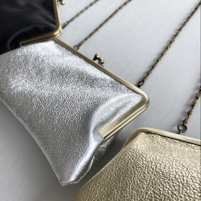 スマホと必需品で軽快に！横長がま口スマホポシェット＊ホースレザー