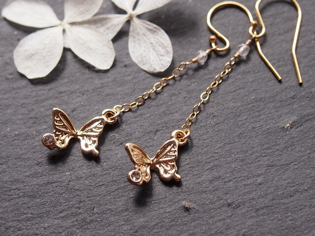 小さな蝶々のピアス（14kgf）／イヤリング | iichi 日々の暮らしを