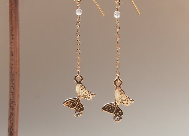 小さな蝶々のピアス（14kgf）／イヤリング | iichi 日々の暮らし