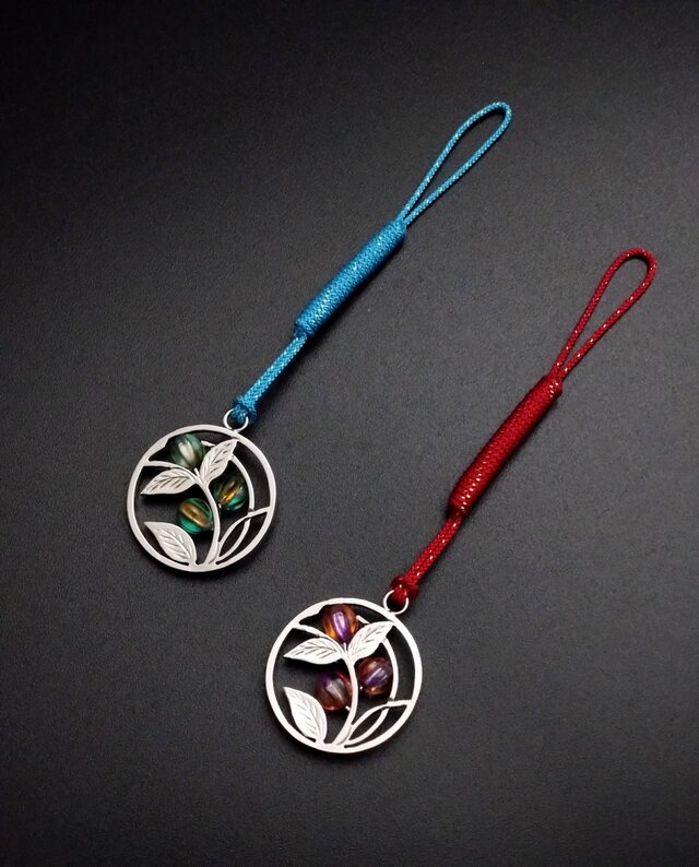 木の実の根付（青）