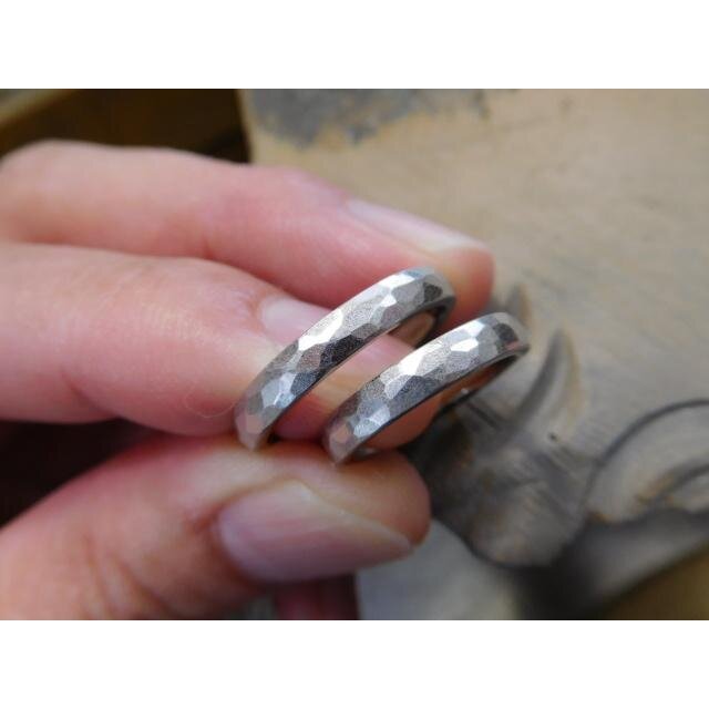 プラチナ999 プラチナ1000 結婚指輪【鍛造】槌目 甲丸リング 3mm 薄い艶消し 淡いマット加工