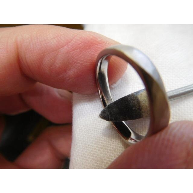 結婚指輪 手作り プラチナ 【鍛造×pt900】幅3mm v字 デザイン 槌目リング マット加工